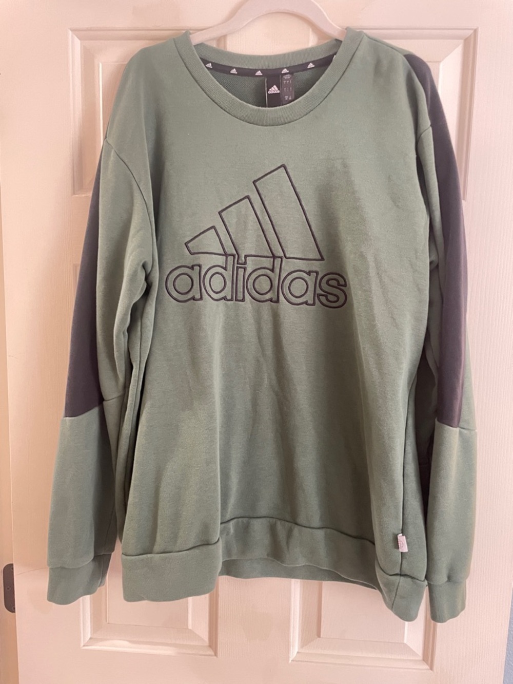 Men’s large adidas sweatshirt